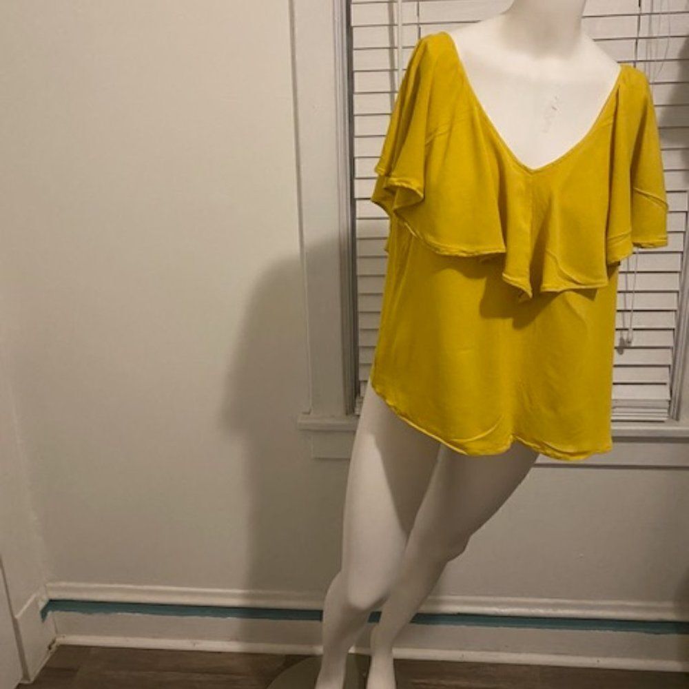 BP Gold V-neck, V- back sleeveless top, size M